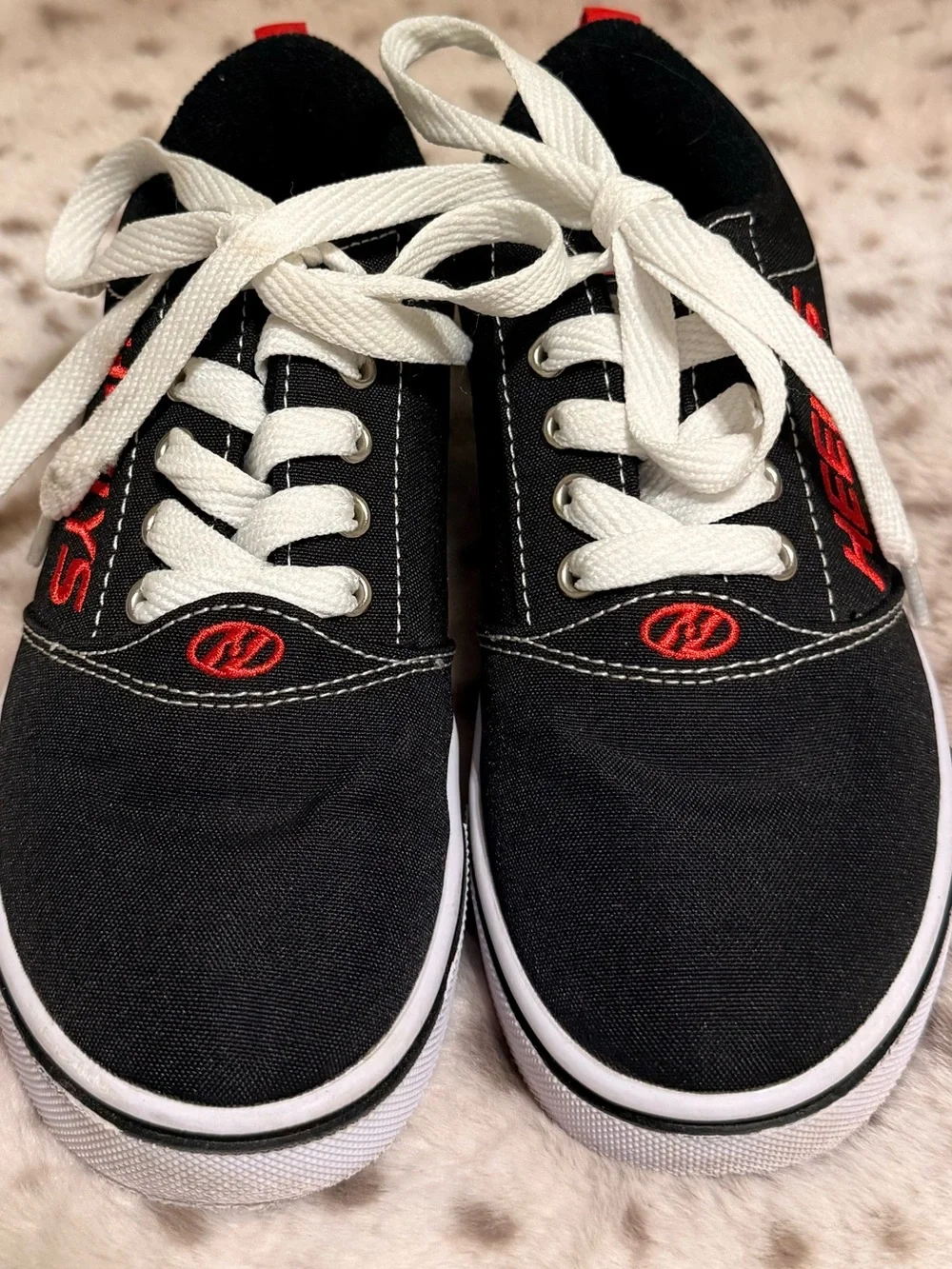 Heelys Youth Size 3 Black & Red Sneakers Canvas Tennis Shoes Skates - Boys Girls - Picture 2 of 9